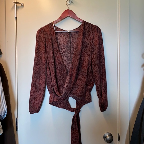 Miley + Molly low cut blouse. Size M. Pink leopard - Picture 1 of 2